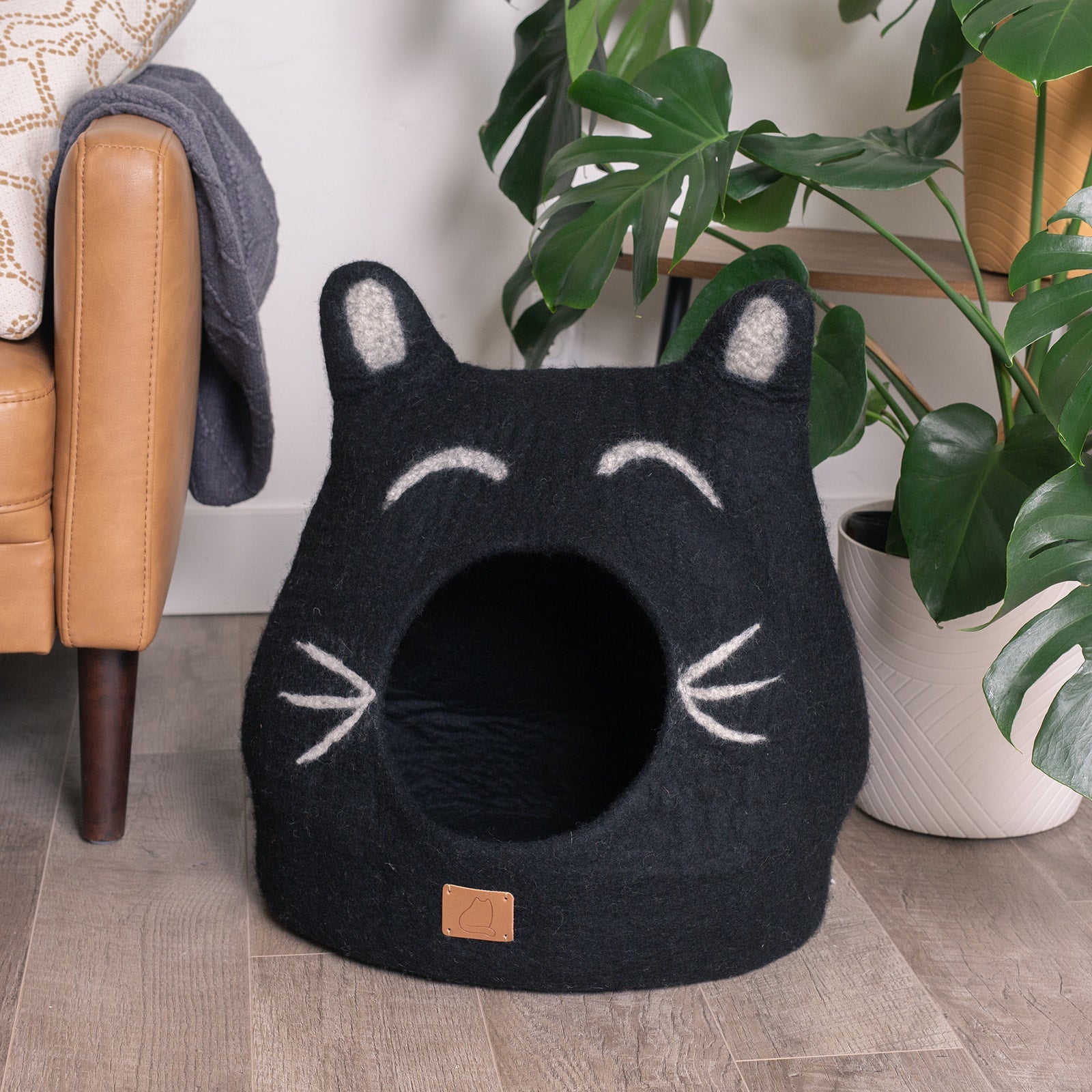 Cat Cave Bed with Ear Design | Cozy Boy Cat Style Retreat