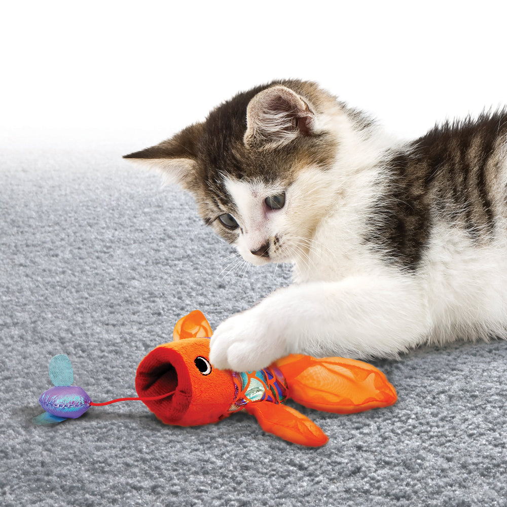 KONG Crackles Gulpz Cat Toy – Crackly Fish with Catnip & Rattle Fly