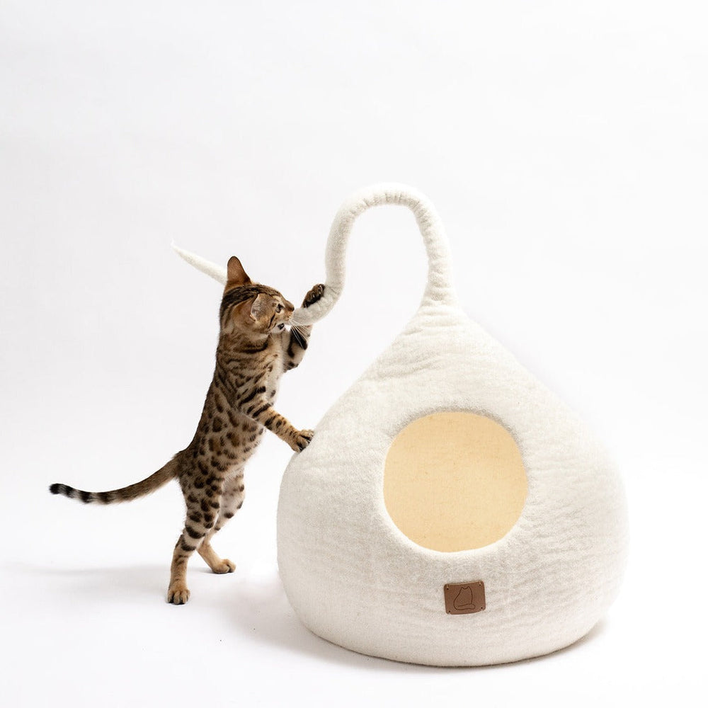 Snow White Tail-Styled Cat Cave | Vibrant Pet Retreat