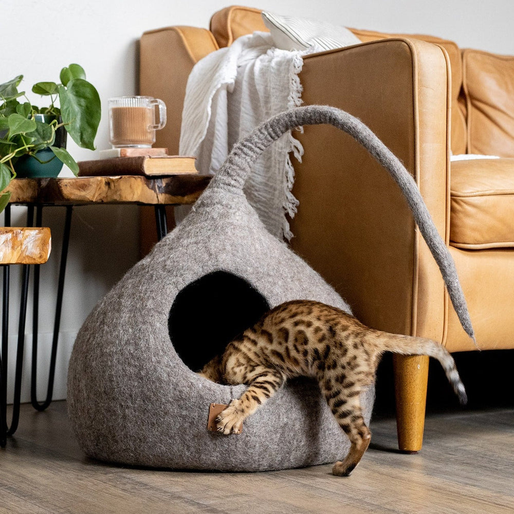 Earth Brown Tail-Styled Cat Cave | Vibrant Pet Retreat