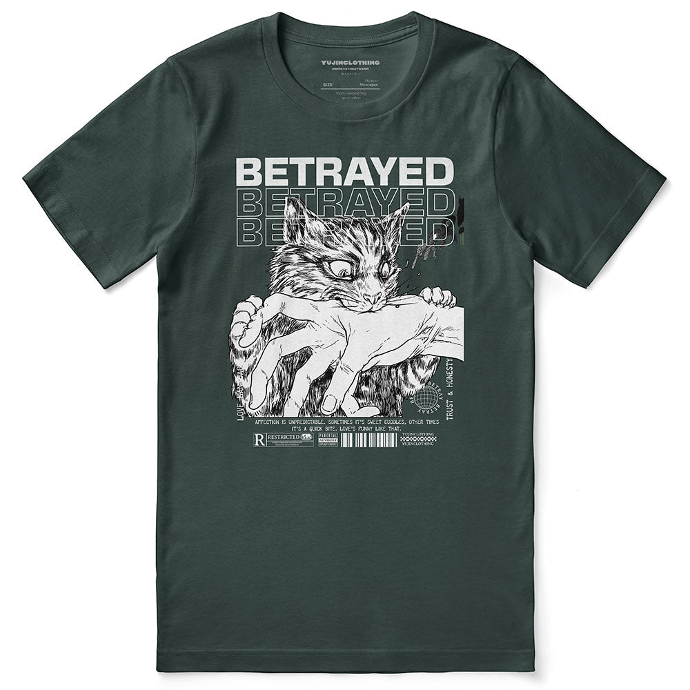 “Cat Meme T-Shirt – Hilarious ‘Betrayed’ Expression Tee”
