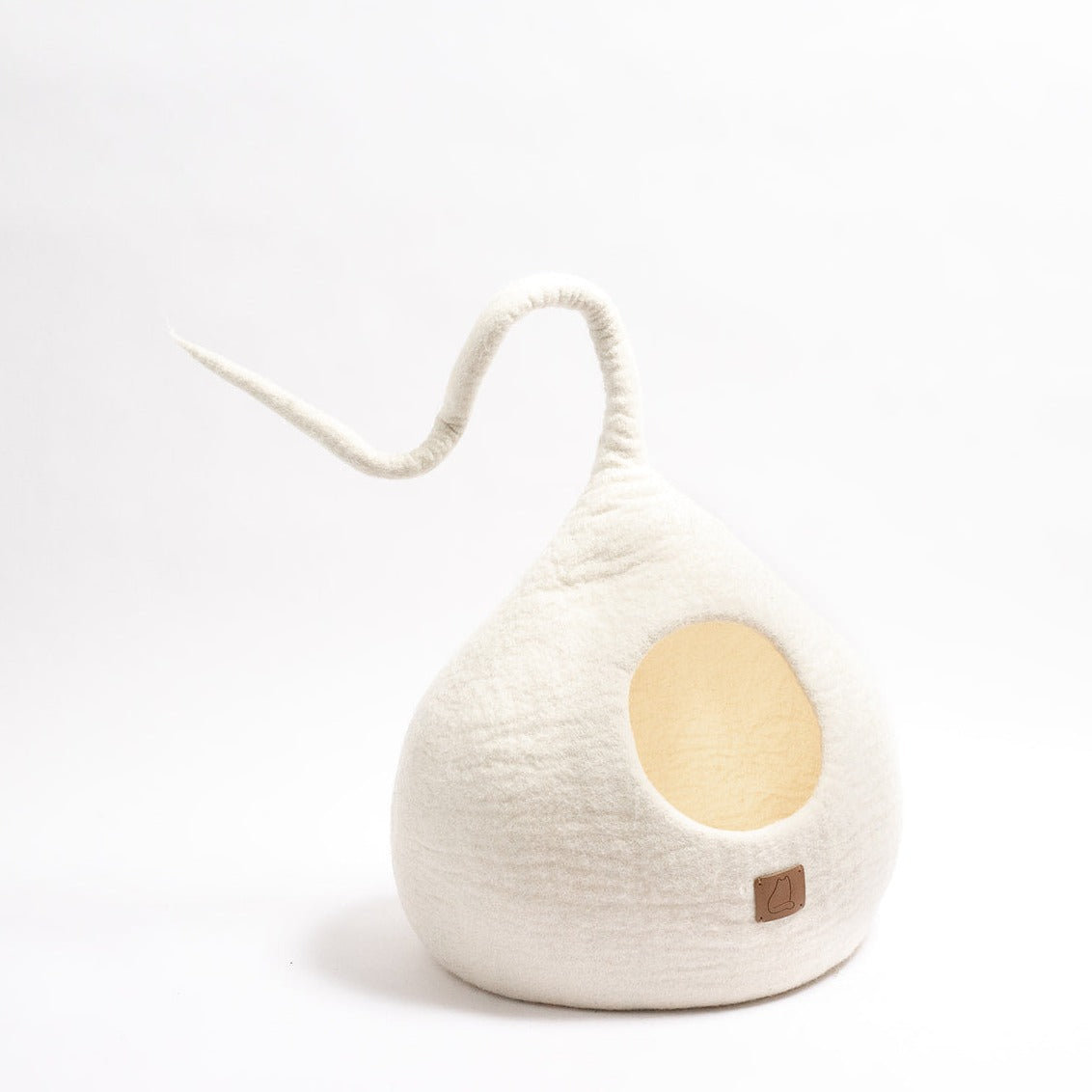 Snow White Tail-Styled Cat Cave | Vibrant Pet Retreat