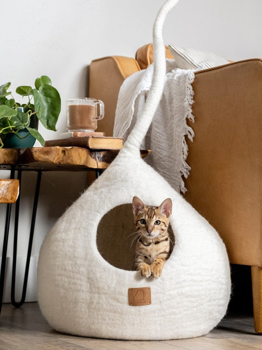 Snow White Tail-Styled Cat Cave | Vibrant Pet Retreat