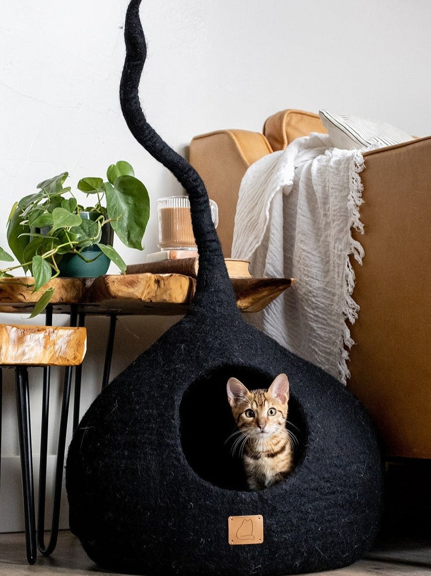 Night Black Tail-Styled Cat Cave | Vibrant Pet Retreat