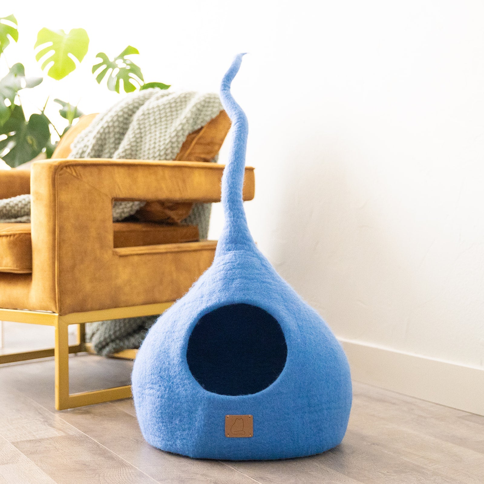Sky Blue Tail-Styled Cat Cave | Vibrant Pet Retreat