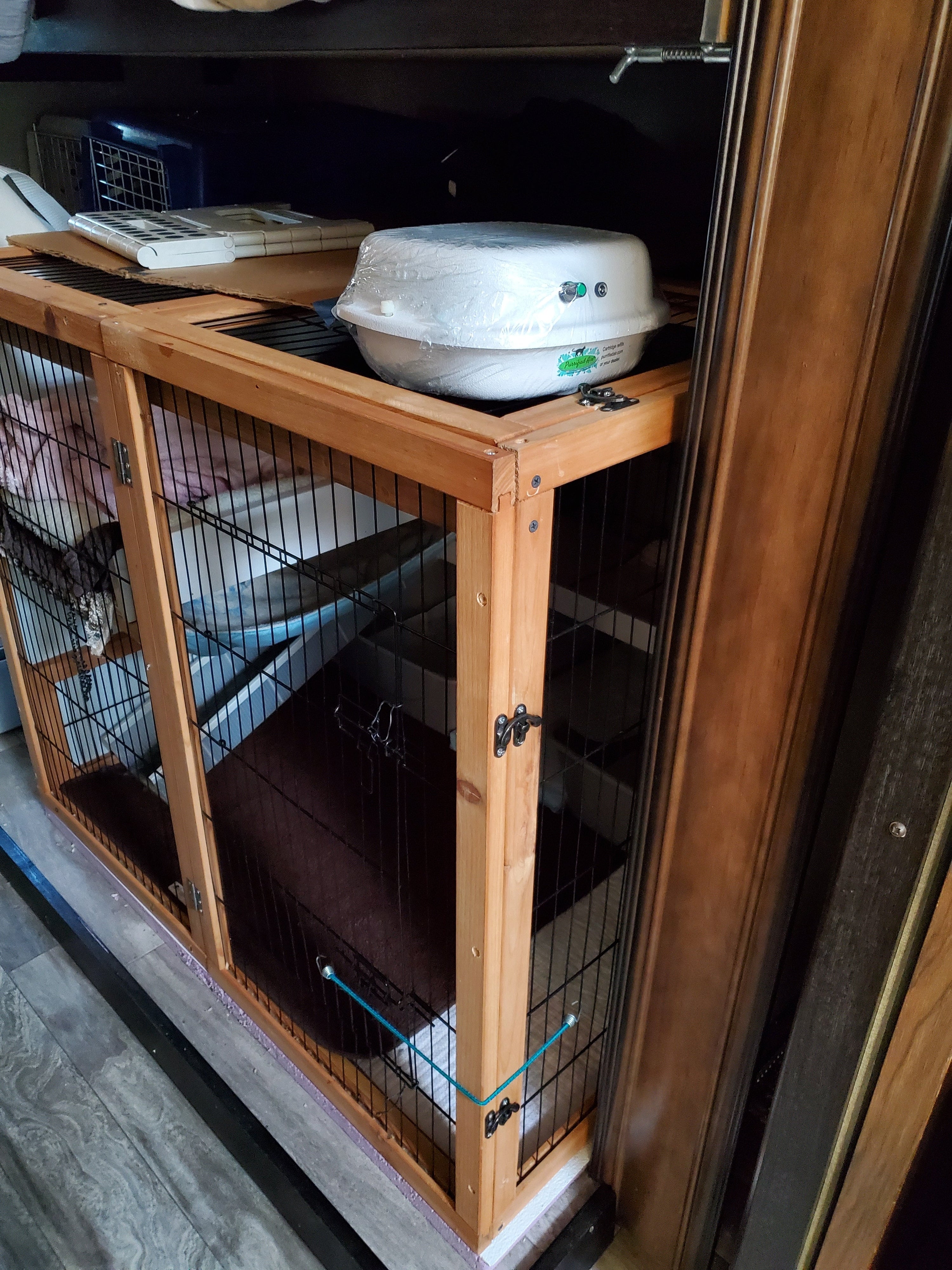 Purrified Air Wall Bracket & Tabletop Holder – Litter Box Air Filter Mount