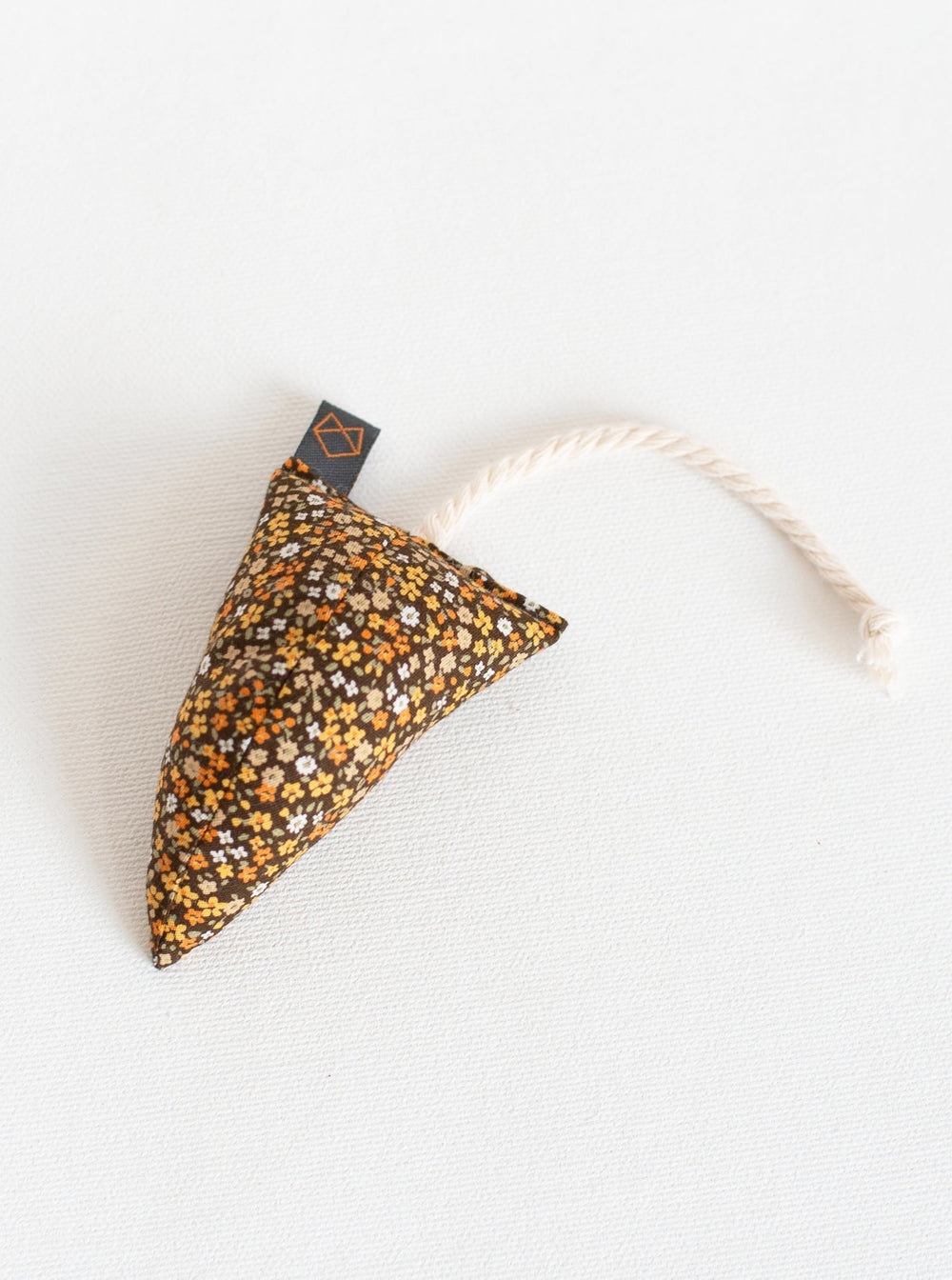 Modern Floral Mouse Cat Toy – Organic Catnip Plush Mouse Toy for Indoor Cats & Kittens