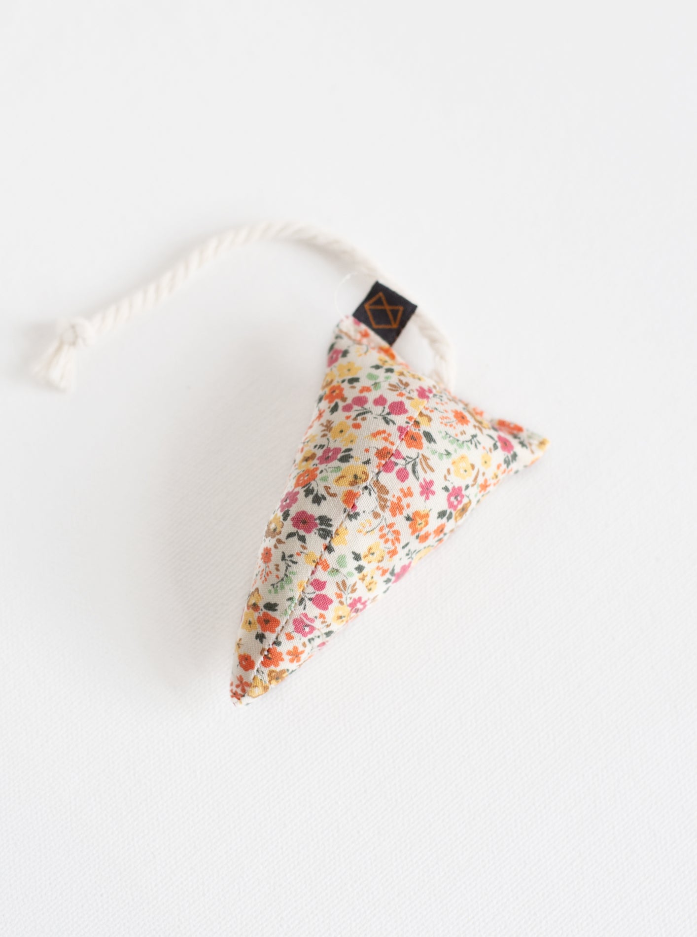 Modern Floral Mouse Cat Toy – Organic Catnip Plush Mouse Toy for Indoor Cats & Kittens